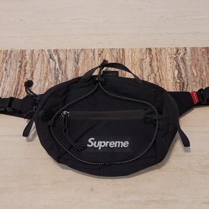 Supreme FW20 waist bag.